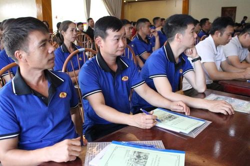 Cai thuốc lá trong đoàn viên, người lao động: Còn nhiều khó khăn