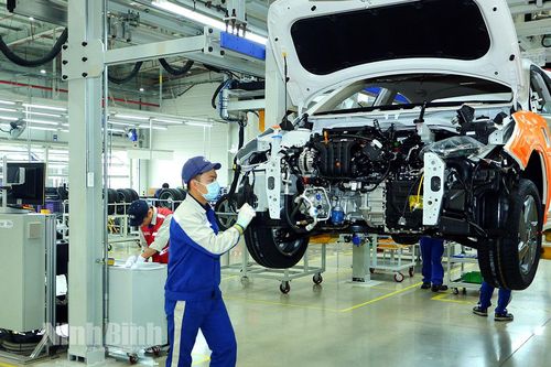 Công nghiệp tiếp tục là động lực dẫn dắt tăng trưởng kinh tế