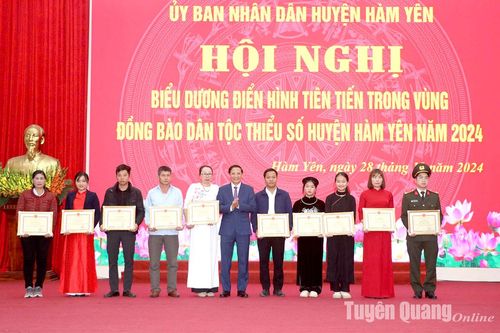 Hàm Yên khen thưởng 20 điển hình tiên tiến trong vùng đồng bào dân tộc thiểu số năm 2024