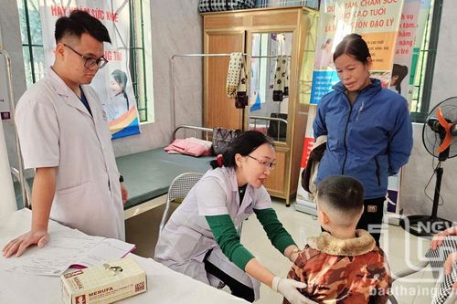 Đoàn Trường Đại học Y - Dược hoạt động tình nguyện tại xã Vũ Chấn