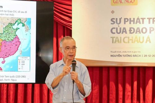 Tiến sĩ Nguyễn Tường Bách thuyết trình về 'Sự phát triển của Đạo Phật tại châu Á'