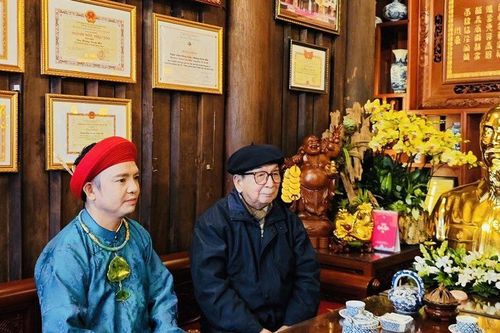 Đền Rừng: Cuộc gặp gỡ ý nghĩa giữa PGS.TS Trần Lâm Biền và thủ nhang Hoàng Xuân Mai