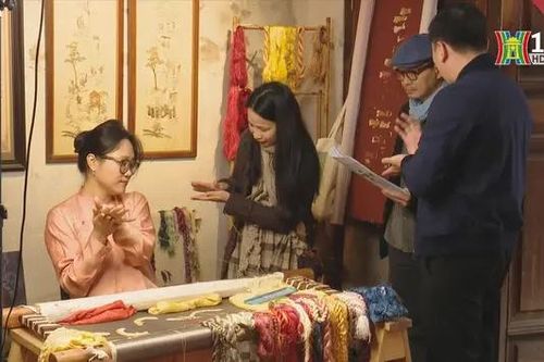 Khám phá đường thêu nét nhuộm tại đình cổ Tú Thị