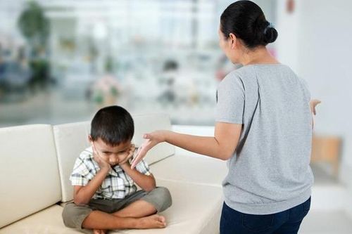 Có một kiểu làm mẹ nhìn qua tưởng tốt nhưng lại khiến con gặp khó khăn trong cuộc sống khi trưởng thành