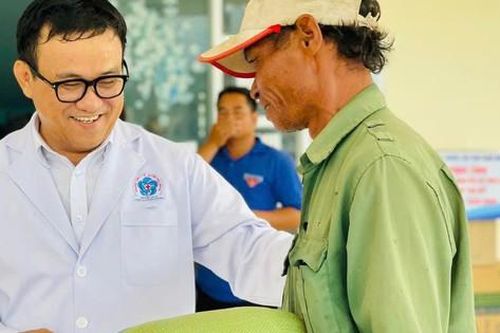 Chủ tịch Hội Thầy thuốc trẻ tỉnh Bình Dương đoạt Giải thưởng Tình nguyện Quốc gia 2024