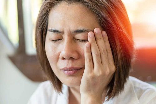 Một số bài tập vật lý trị liệu cho chứng liệt mặt