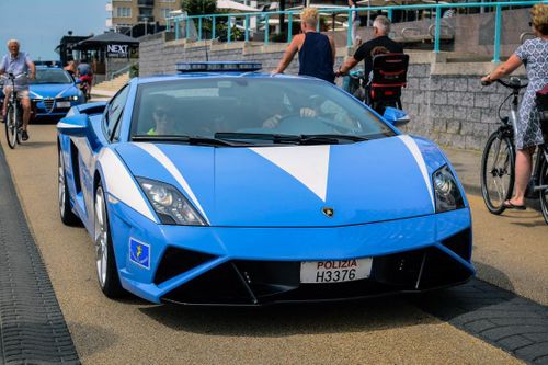 Điểm danh dàn siêu xe Lamborghini của cảnh sát Italy