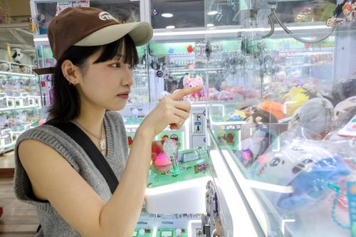 Nợ nần vì 'nghiện' máy gắp thú bông