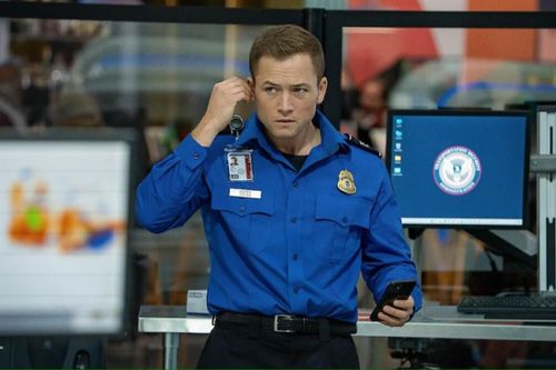'Carry-On' trên đường lọt vào danh sách phim hay nhất mọi thời đại của Netflix