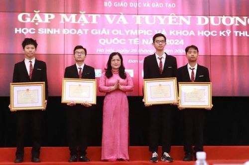 Tuyên dương học sinh đoạt giải Olympic và Khoa học kỹ thuật quốc tế năm 2024
