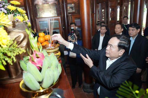 Tri ân các chiến sĩ cộng sản kiên trung và gia đình có công cách mạng
