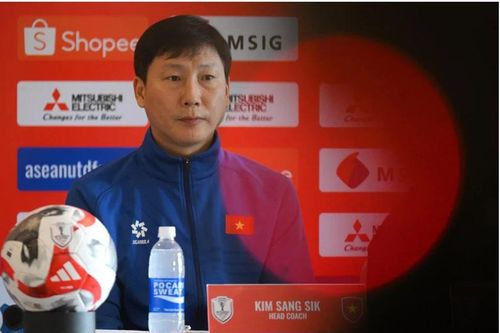 Báo Singapore: 'Sư tử phải vượt qua một ngọn núi'