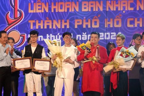 Trao 47 giải thưởng cho các ban nhạc, nhóm ca