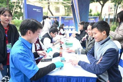 Thầy thuốc trẻ tình nguyện thời số hóa