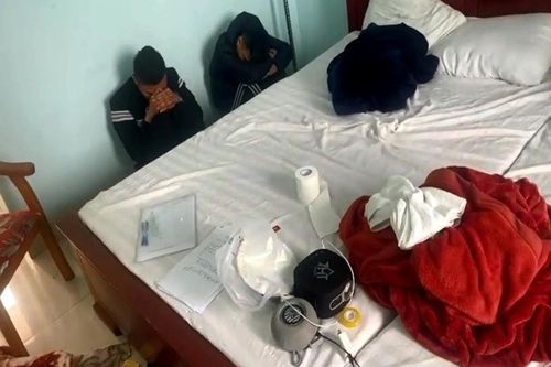 Phát hiện nhóm đối tượng 'bay lắc' trong nhà nghỉ ở thôn
