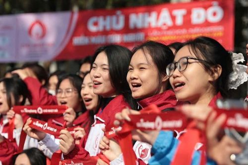 Hàng ngàn sinh viên tham gia Lễ phát động Chủ nhật Đỏ 2025