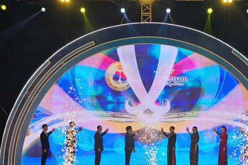 100.000 du khách đến với Liên hoan ẩm thực Quảng Ninh