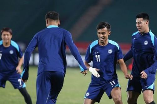 'Tội đồ' tuyển Singapore gãy ngón tay vì ngăn cản Nguyễn Xuân Son?