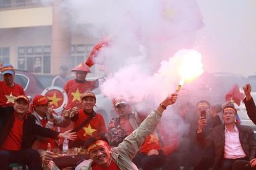 Việt Trì rực đỏ, tiếp lửa cho đội tuyển Việt Nam trong trận bán kết lượt về