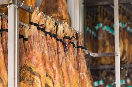 Chiếc đùi heo 'huyền bí' giá 40 triệu đồng, sò bơ giá tới 500.000 đồng/con