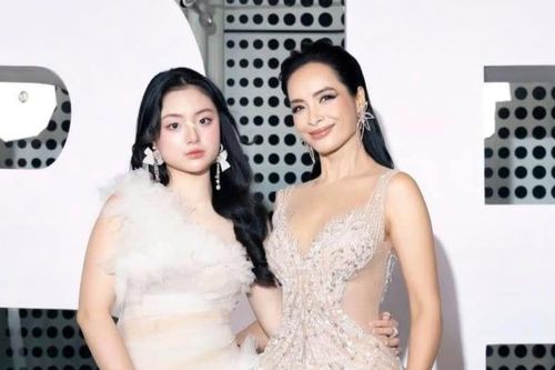 Con gái cao lớn và xinh như hoa hậu của cựu siêu mẫu Thúy Hạnh
