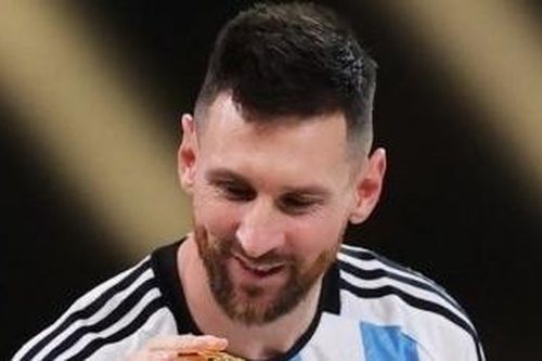 BTC Ligue 1 đăng ảnh Messi vô địch World Cup mỉa mai Ronaldo