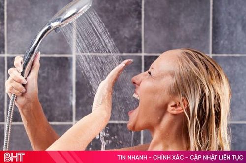 Nên tắm nước nóng hay nước lạnh?
