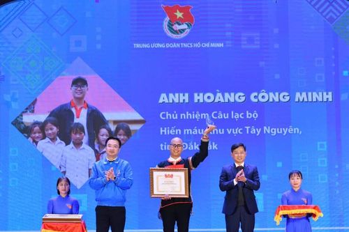 Vinh danh cá nhân, tập thể có thành tích xuất sắc trong hoạt động tình nguyện