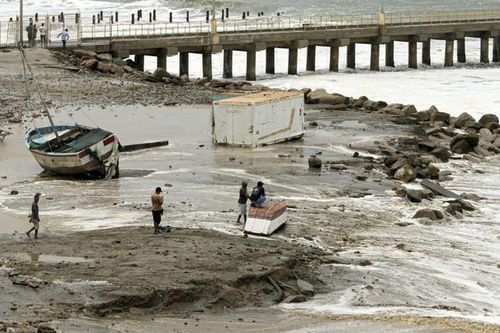 Sóng lớn cao tới 4m tấn công khiến hàng loạt cảng của Peru phải đóng cửa