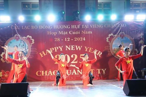 Người Việt tại Lào vui Xuân đoàn kết, hướng về quê hương