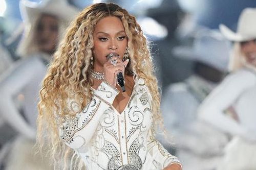 Beyoncé bị chỉ trích, mẹ ruột đanh thép lên tiếng