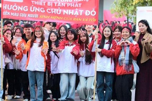 Hàng nghìn sinh viên tham gia hiến máu cứu người tại Chủ Nhật Đỏ 2025