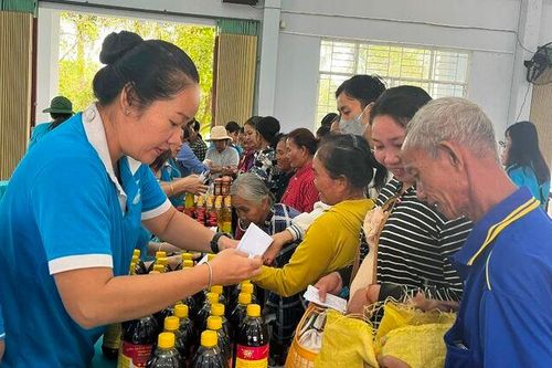 Phụ nữ Thoại Sơn đồng hành cùng phụ nữ biên cương
