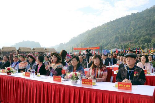Sôi nổi Ngày hội văn hóa dân tộc Mông tại Na Ư