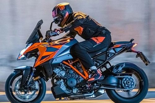 Về tay siêu mô tô KTM Super Duke 1290 GT với giá gần 950 triệu đồng