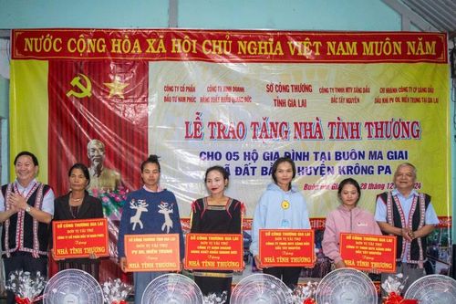 Trao nhà tình thương cho 5 gia đình ở buôn Ma Giai