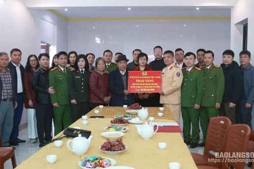 Khánh thành nhà 'Nghĩa tình đồng đội' cho thân nhân liệt sĩ ở xã Hoàng Đồng, thành phố Lạng Sơn