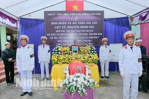 Xã Khánh Hồng tổ chức lễ đón nhận và an táng liệt sĩ