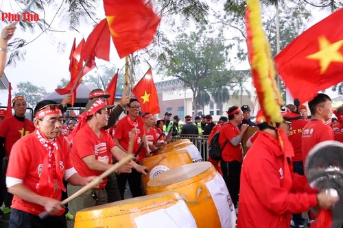 'Chảo lửa' Việt Trì đỏ rực trước trận bán kết giữa Việt Nam và Singapore