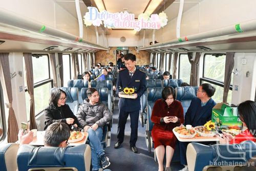 Chuyến tàu kết nối du lịch đến với Thái Nguyên