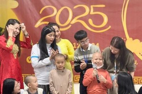 Đón năm mới cùng bệnh nhân Ung bướu