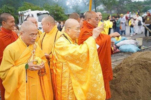 Chùa Đại Phước (Myanmar) tổ chức rót đồng đúc tôn tượng Bổn Sư Thích Ca Mâu Ni