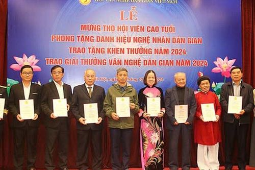 Vinh danh Nghệ nhân dân gian và trao Giải thưởng Văn nghệ dân gian Việt Nam 2024