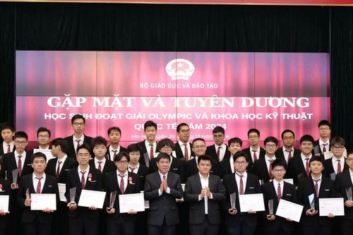 Khen thưởng các học sinh Việt Nam 'gặt vàng' trên đấu trường Olympic quốc tế