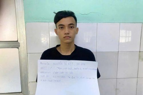 Lại chiêu dàn cảnh 'vờ rơi dép' để cướp xe máy