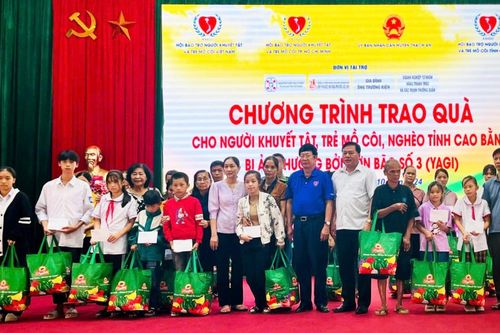 Chung tay chăm lo người khuyết tật, trẻ mồ côi