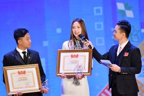 Hoa hậu Liên lục địa Lê Nguyễn Bảo Ngọc giành Giải thưởng Tình nguyện quốc gia