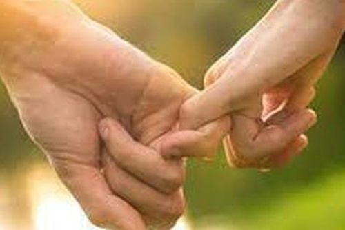 Đem lòng yêu mẹ vợ sau khi sống chung nhà