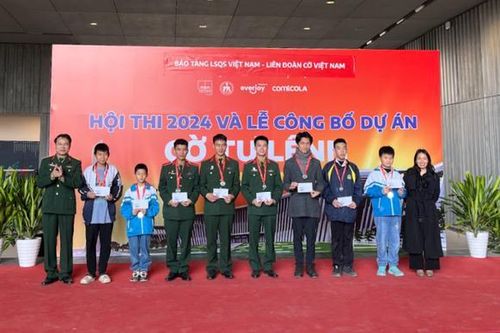 Hội thi Cờ Tư lệnh khiến các bạn nhỏ thích mê vì luật chơi mới lạ