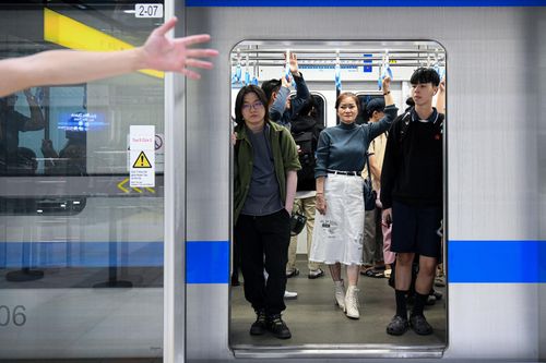 Những ô cửa trên tàu metro số 1